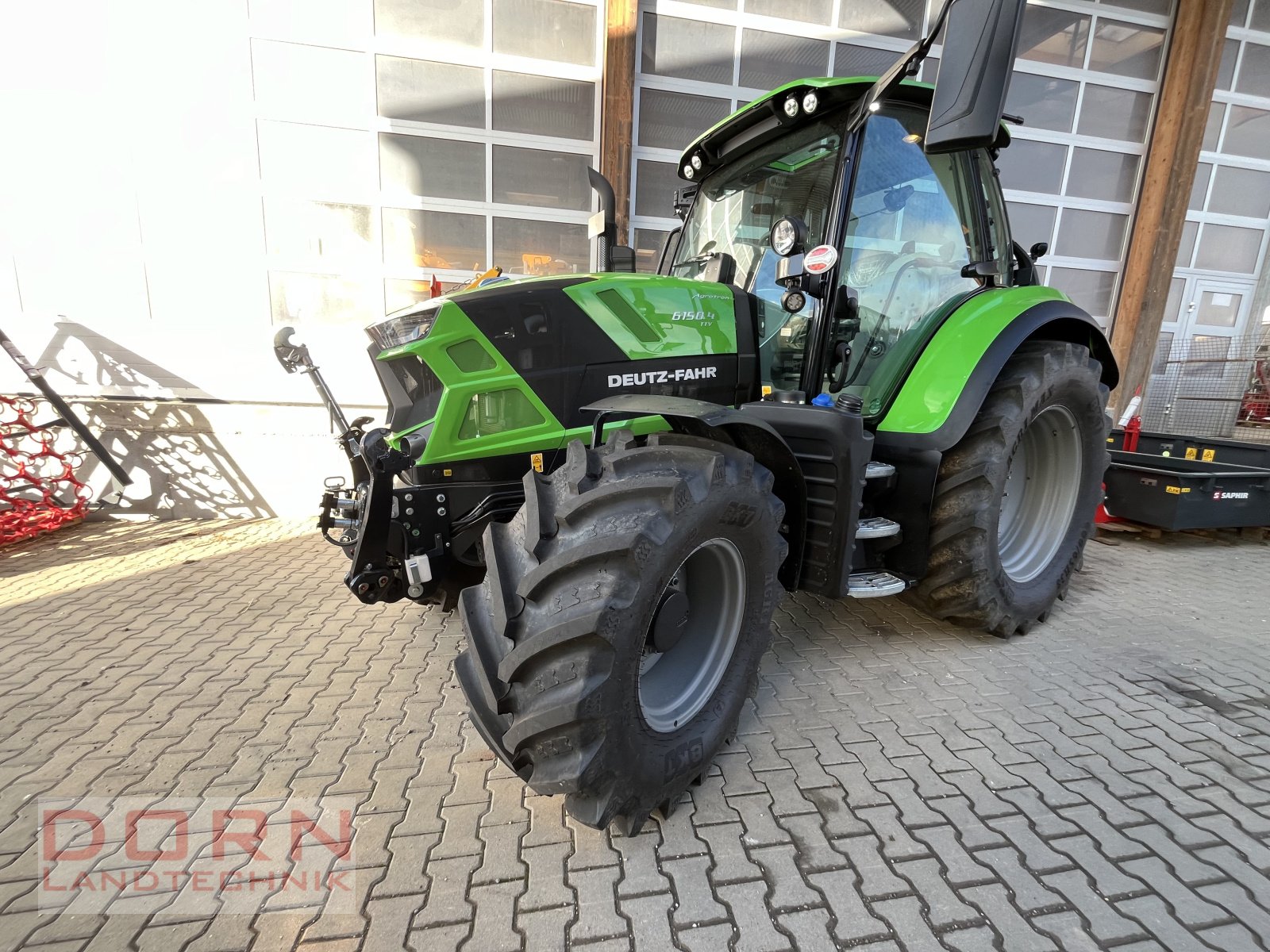 Traktor des Typs Deutz-Fahr Agrotron 6150.4 TTV, Neumaschine in Bruckberg (Bild 1)