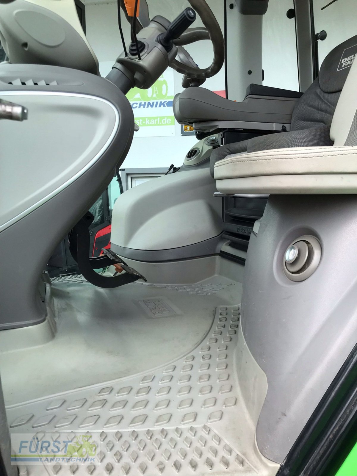 Traktor типа Deutz-Fahr Agrotron 6155.4 TTV, Gebrauchtmaschine в Perlesreut (Фотография 10)