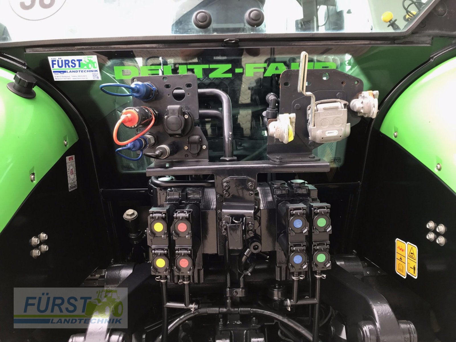 Traktor типа Deutz-Fahr Agrotron 6155.4 TTV, Gebrauchtmaschine в Perlesreut (Фотография 12)