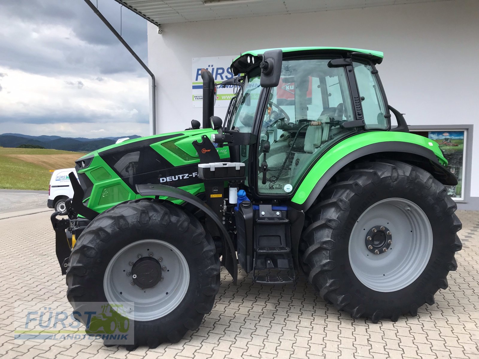 Traktor typu Deutz-Fahr Agrotron 6155.4TTV, Gebrauchtmaschine v Perlesreut (Obrázek 2)
