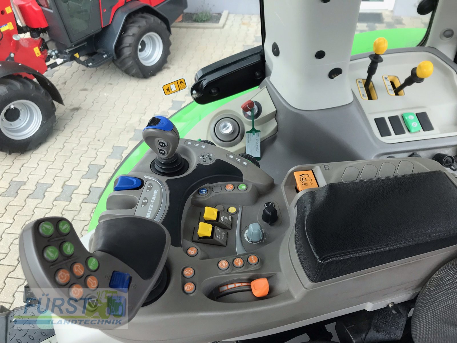 Traktor typu Deutz-Fahr Agrotron 6155.4TTV, Gebrauchtmaschine v Perlesreut (Obrázek 12)