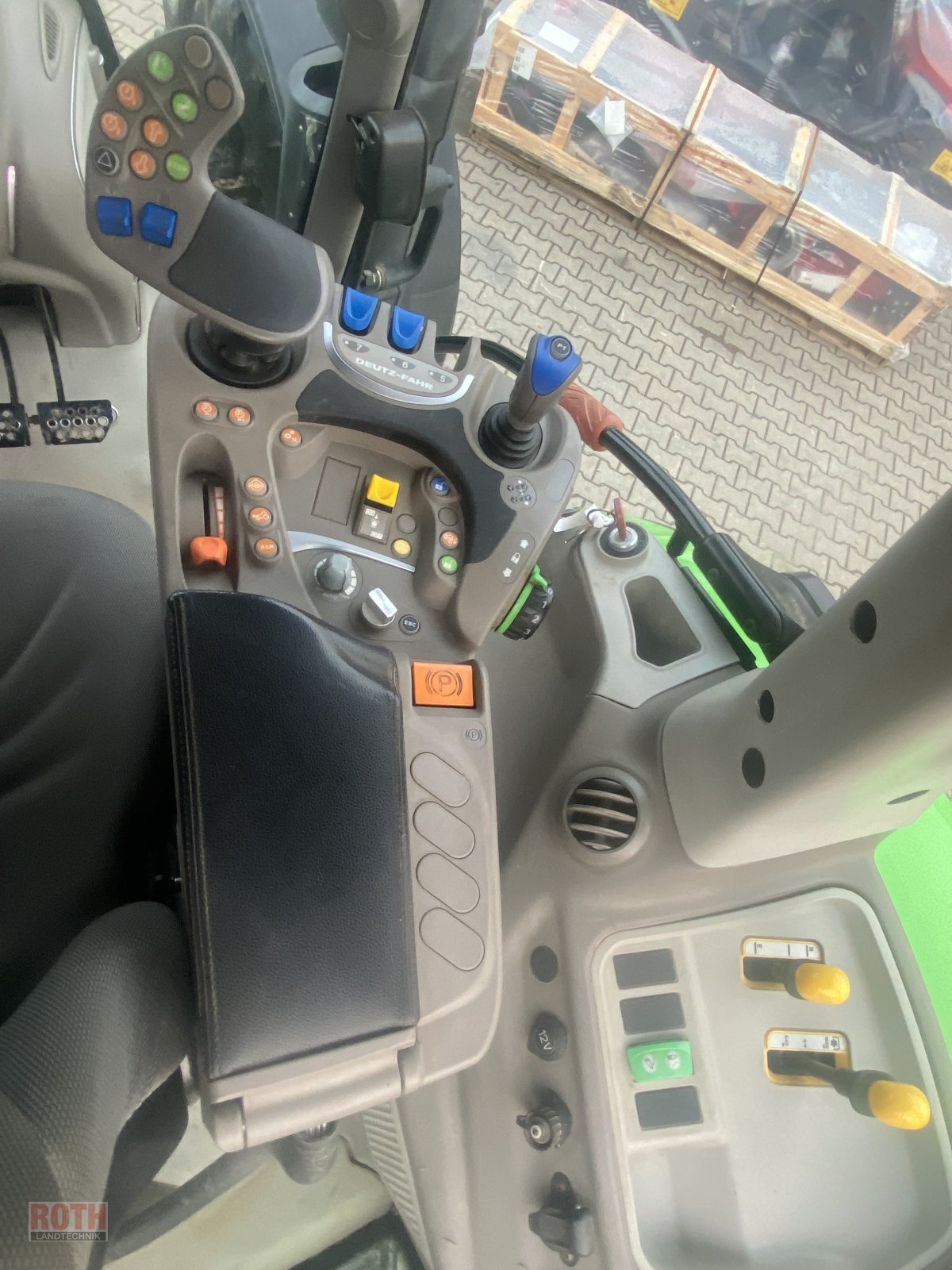 Traktor от тип Deutz-Fahr Agrotron 6160 TTV, Gebrauchtmaschine в Untermünkheim (Снимка 8)