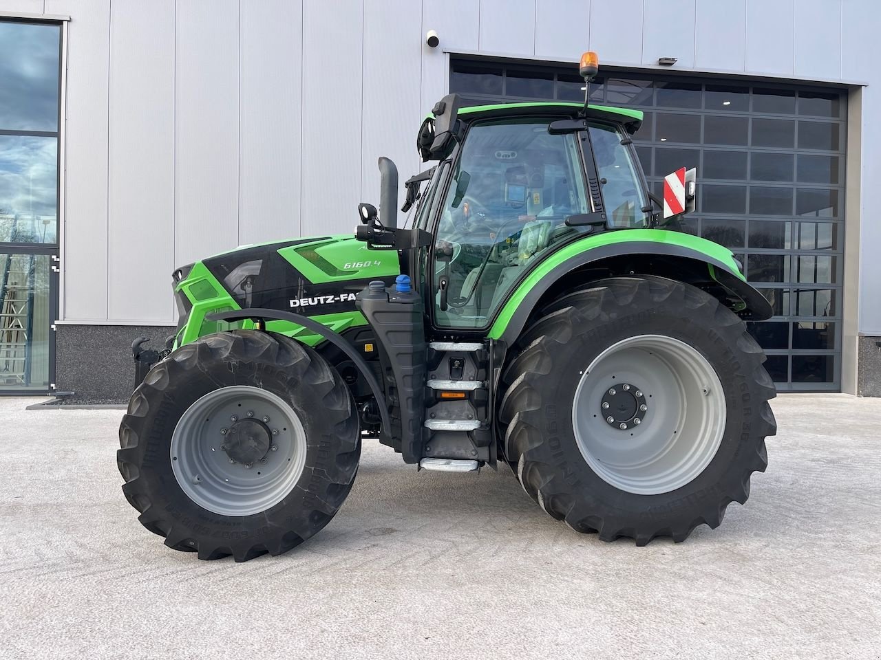 Traktor Türe ait Deutz-Fahr Agrotron 6160, Gebrauchtmaschine içinde Holten (resim 2)