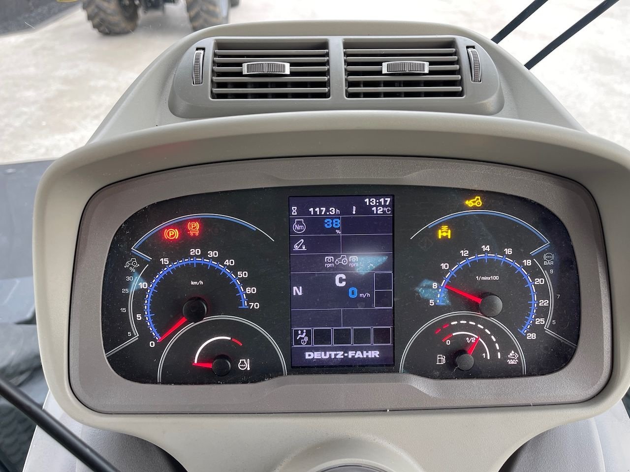 Traktor Türe ait Deutz-Fahr Agrotron 6160, Gebrauchtmaschine içinde Holten (resim 7)