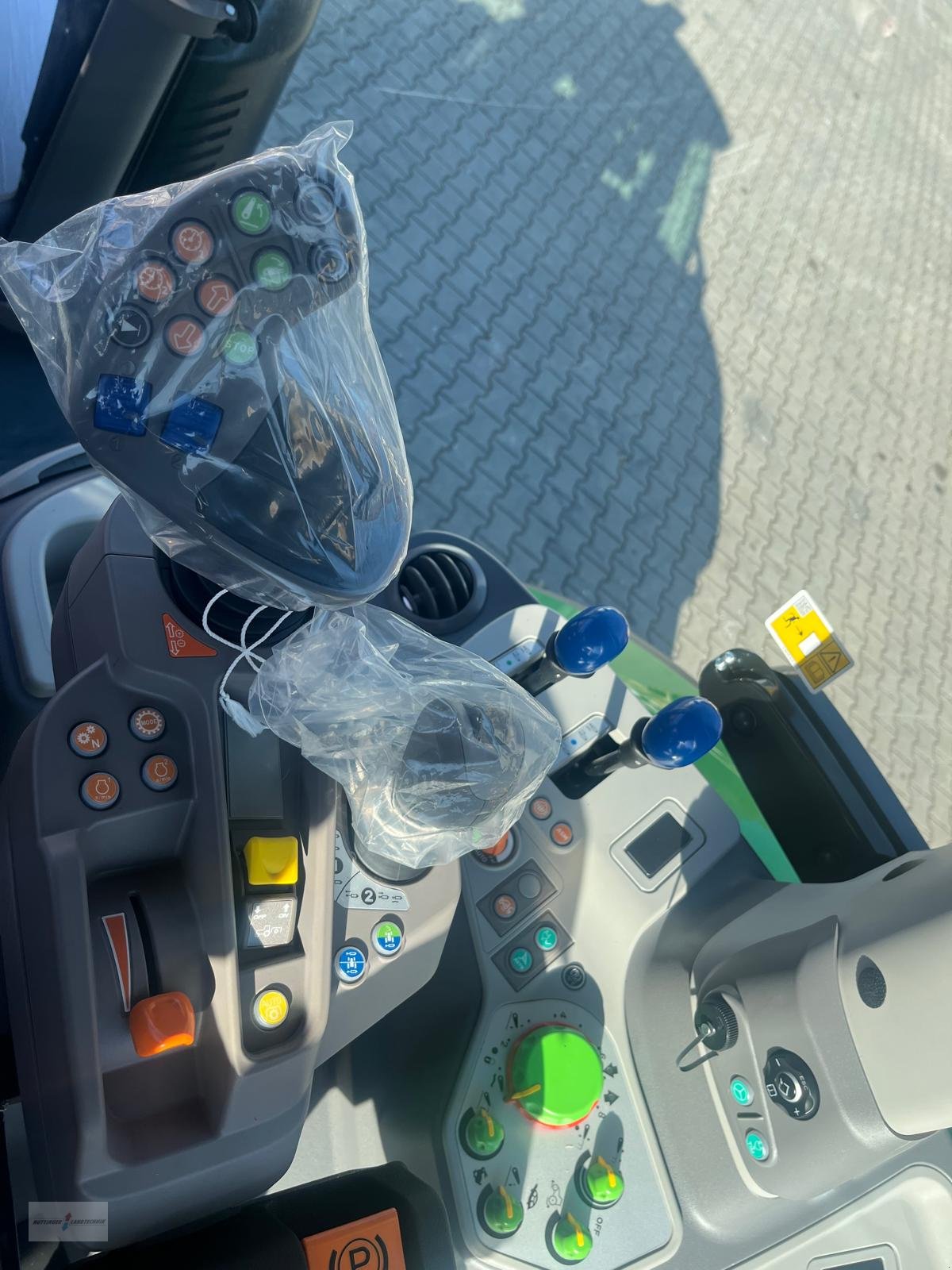 Traktor of the type Deutz-Fahr Agrotron 6160.4 TTV, Neumaschine in Treuchtlingen (Picture 8)