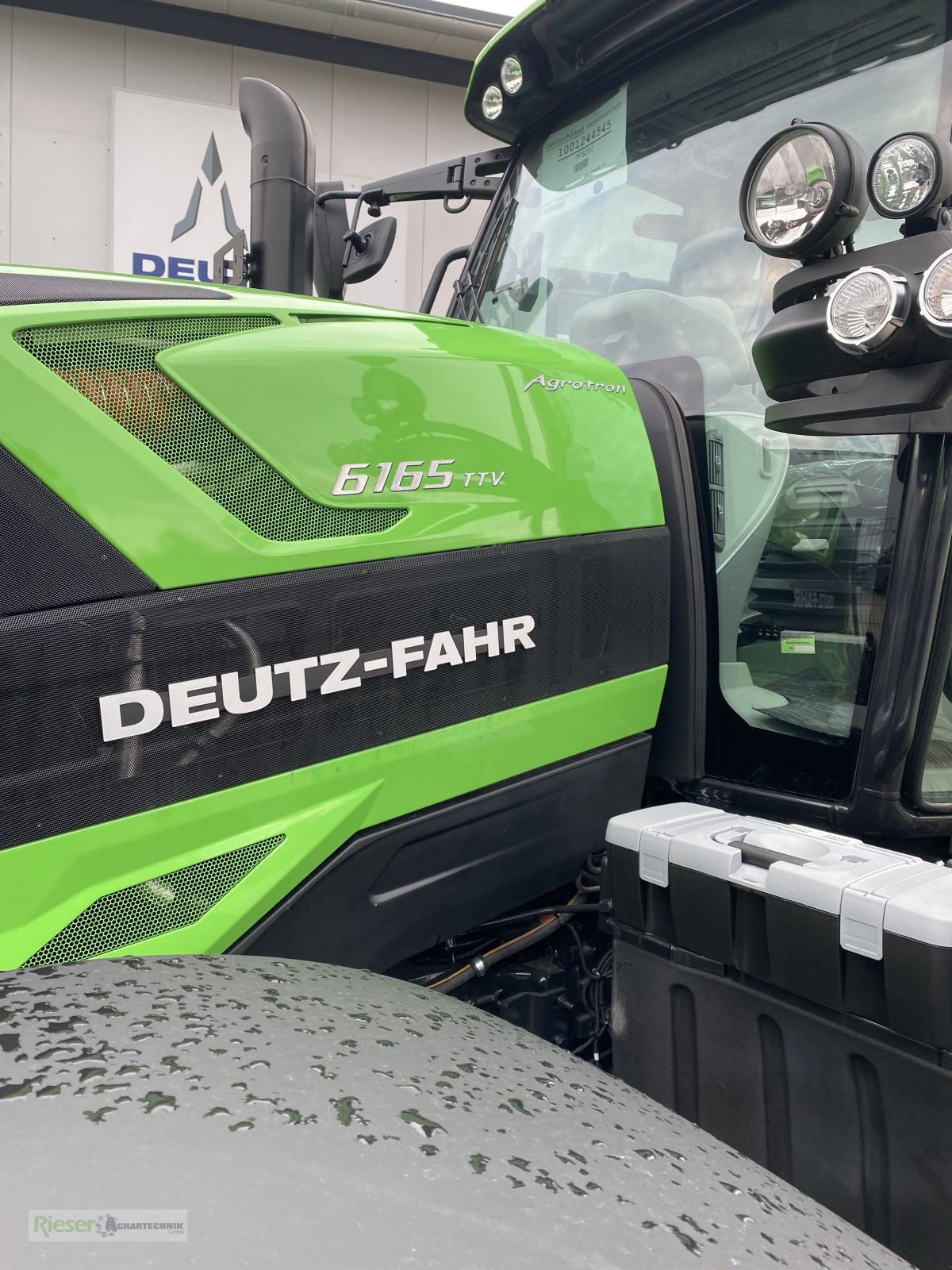 Traktor des Typs Deutz-Fahr Agrotron 6165 TTV, Ausstellungsmaschine aus Juli 2023, Neumaschine in Nördlingen (Bild 10)