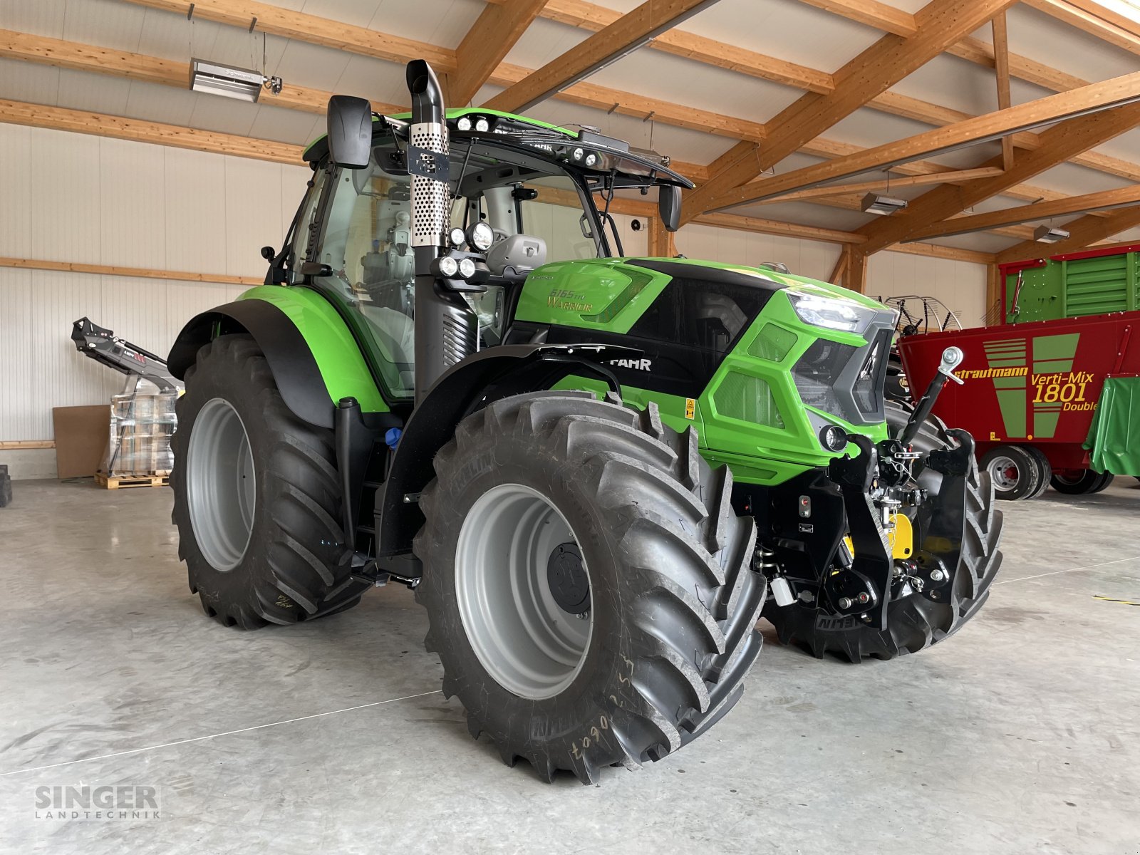 Traktor des Typs Deutz-Fahr Agrotron 6165 TTV Warrior, Neumaschine in Ebenhofen (Bild 4)