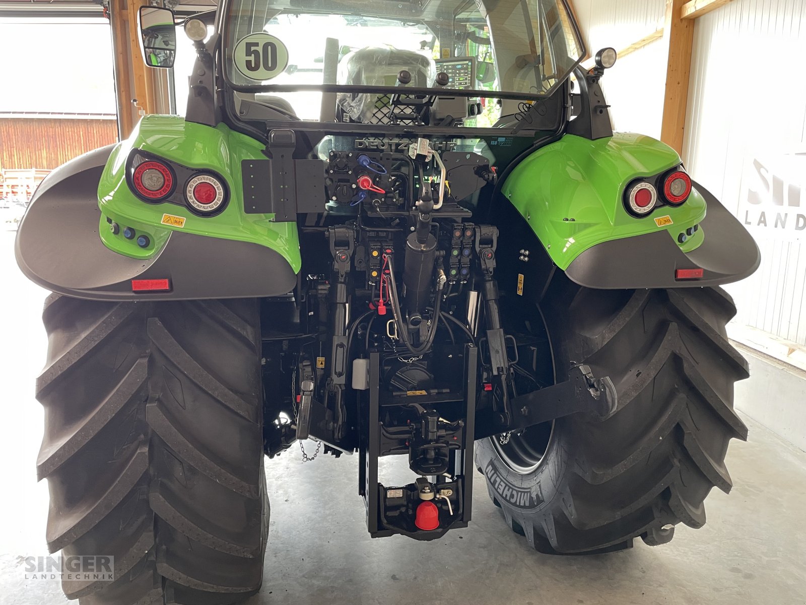 Traktor des Typs Deutz-Fahr Agrotron 6165 TTV Warrior, Neumaschine in Ebenhofen (Bild 7)