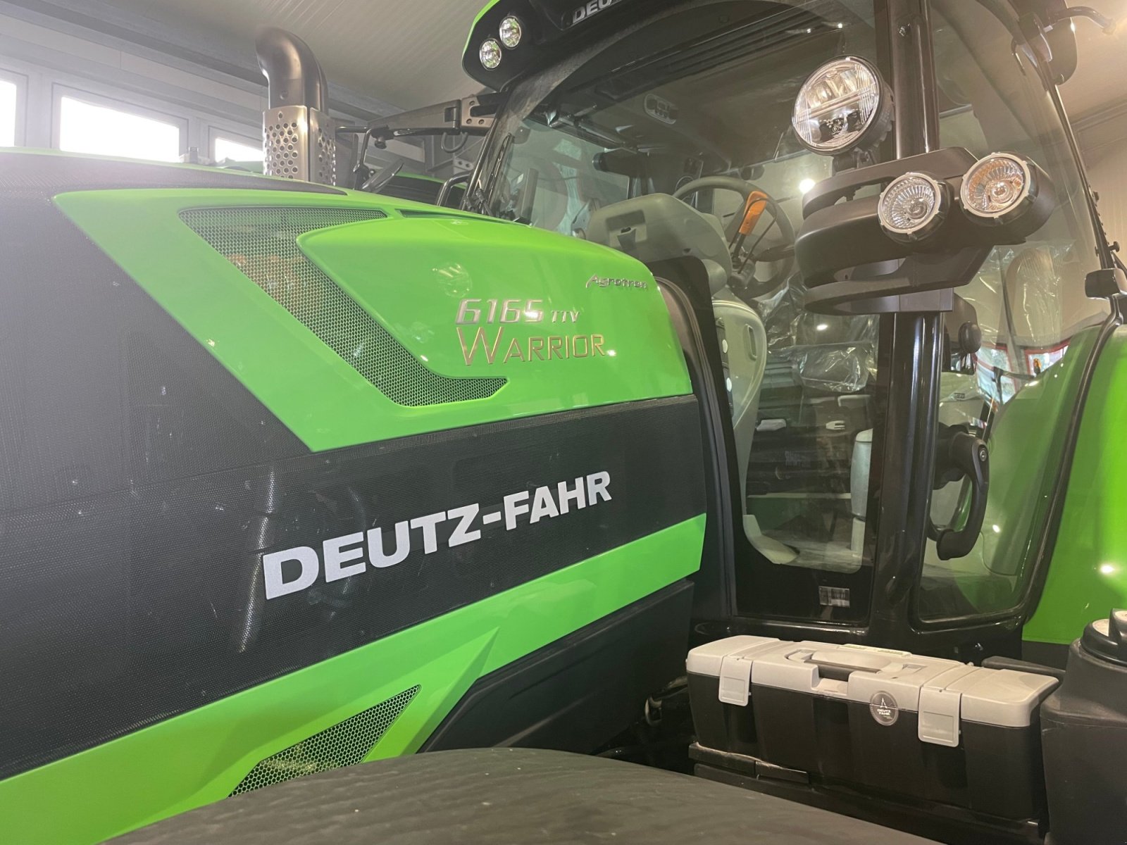 Traktor des Typs Deutz-Fahr Agrotron 6165 TTV, Neumaschine in Dannstadt-Schauernheim (Bild 4)