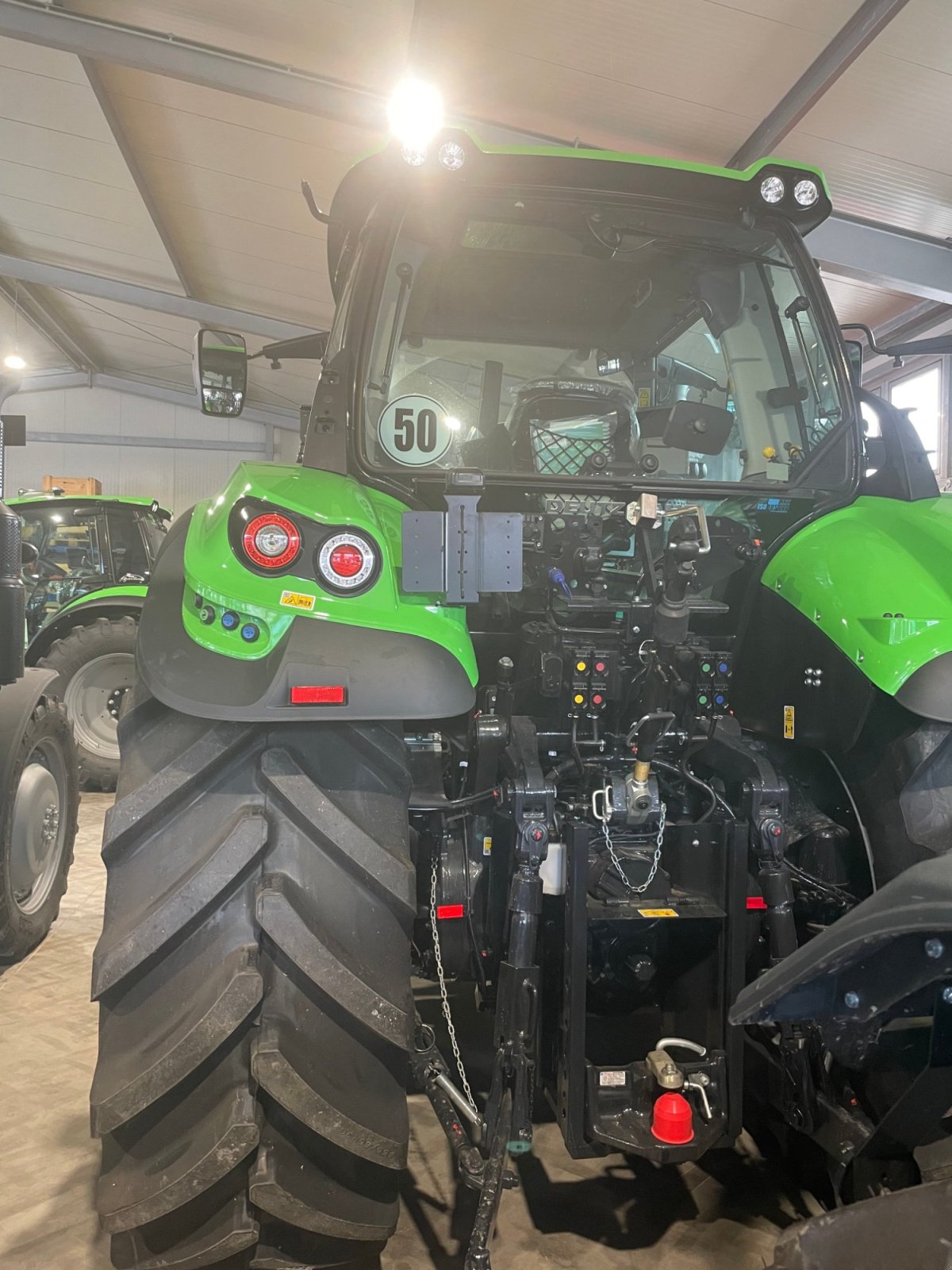 Traktor des Typs Deutz-Fahr Agrotron 6165 TTV, Neumaschine in Dannstadt-Schauernheim (Bild 5)