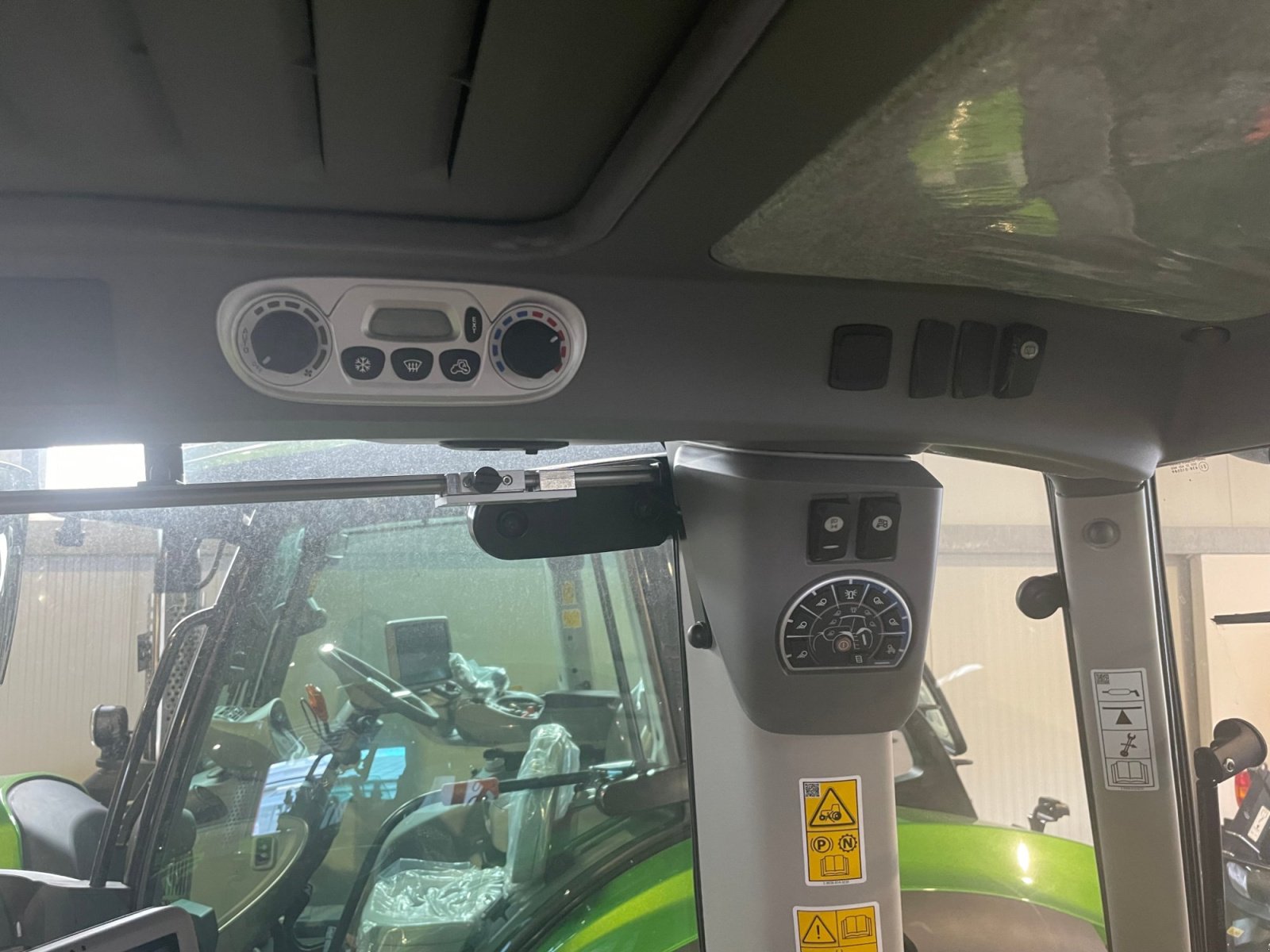 Traktor des Typs Deutz-Fahr Agrotron 6165 TTV, Neumaschine in Dannstadt-Schauernheim (Bild 9)