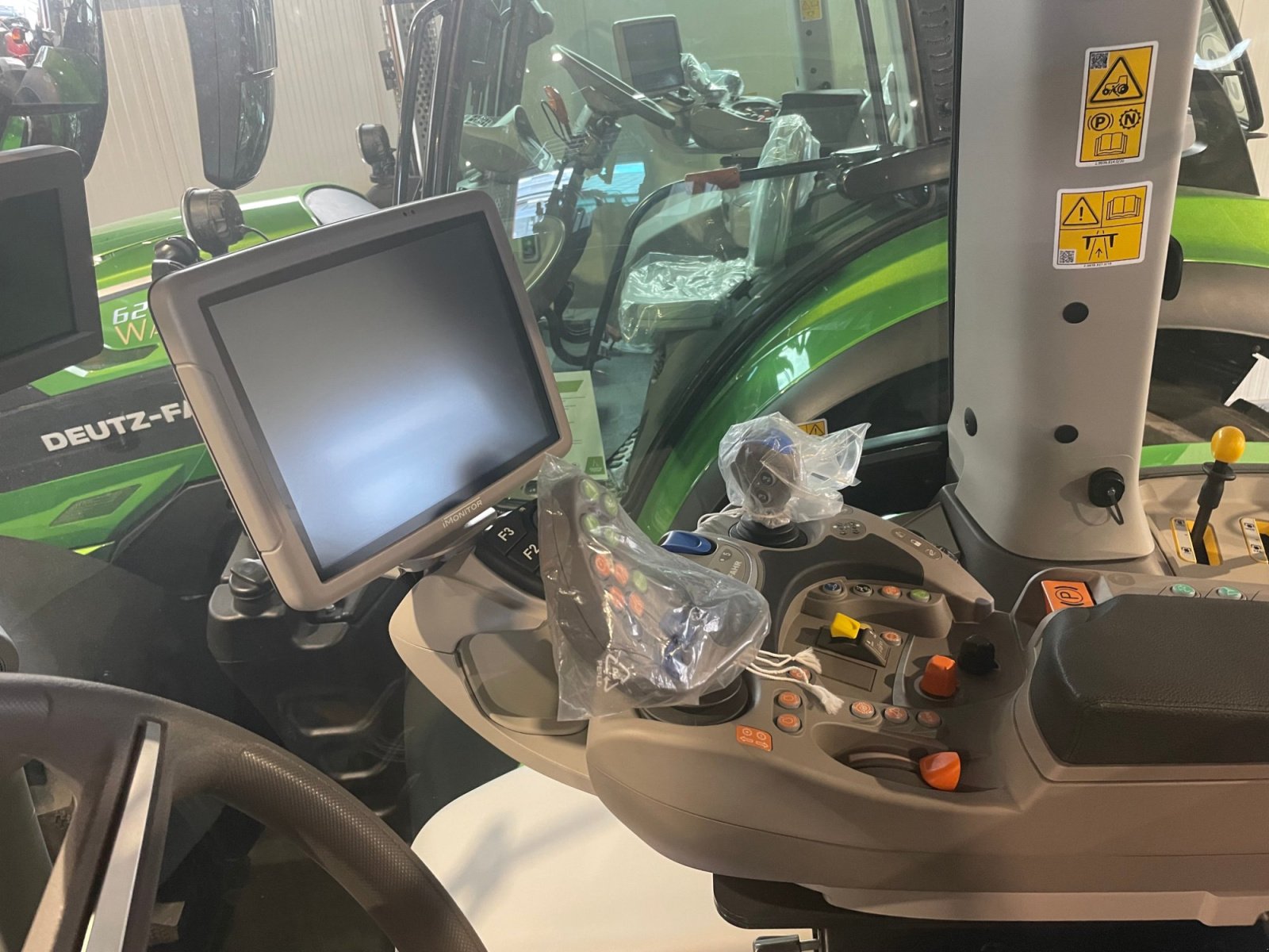 Traktor des Typs Deutz-Fahr Agrotron 6165 TTV, Neumaschine in Dannstadt-Schauernheim (Bild 10)