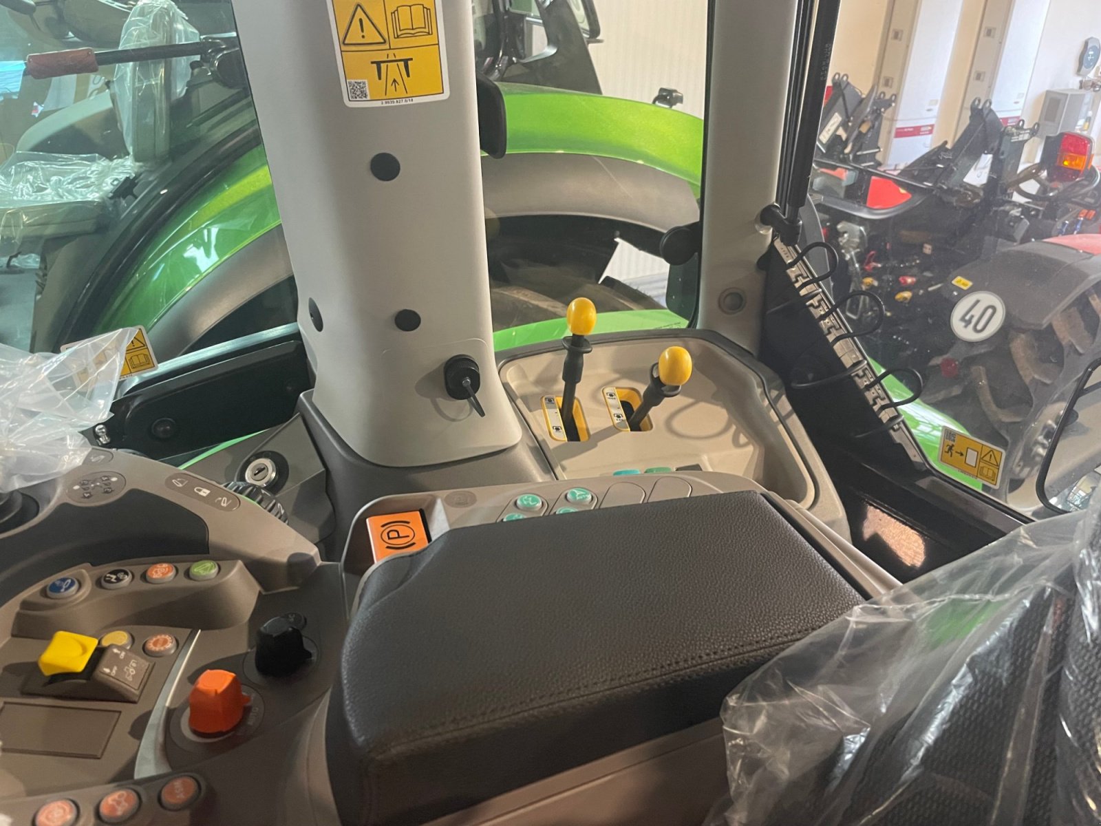 Traktor des Typs Deutz-Fahr Agrotron 6165 TTV, Neumaschine in Dannstadt-Schauernheim (Bild 11)