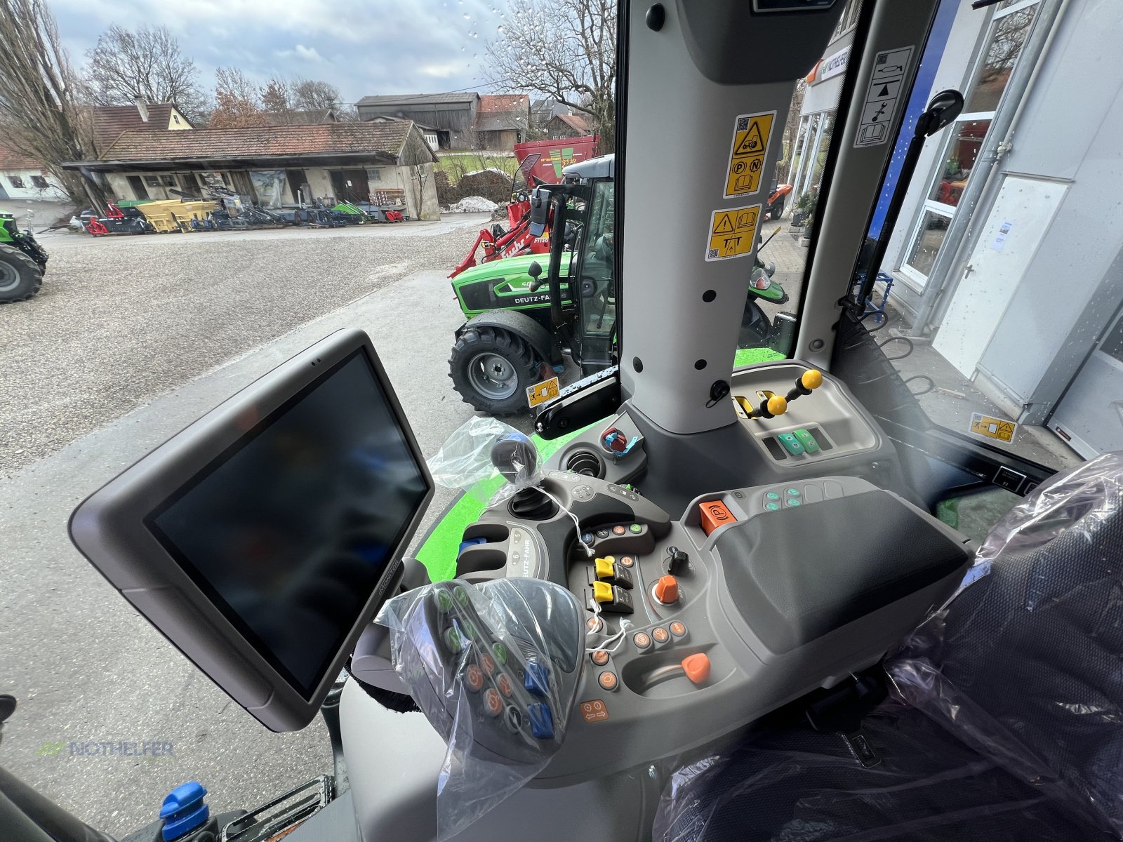 Traktor des Typs Deutz-Fahr Agrotron 6165 TTV, Neumaschine in Pforzen (Bild 16)