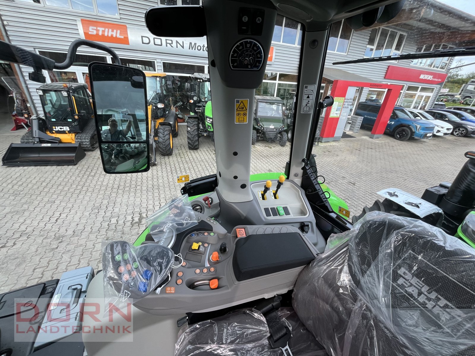 Traktor des Typs Deutz-Fahr Agrotron 6180 TTV ATION bis 5 Jahre 0%, Neumaschine in Bruckberg (Bild 4)