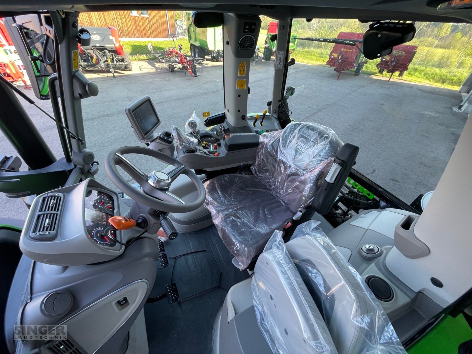 Traktor типа Deutz-Fahr Agrotron 6180 TTV *Vorführer*, Neumaschine в Ebenhofen (Фотография 5)