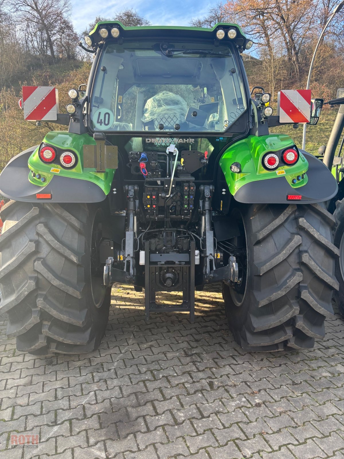 Traktor des Typs Deutz-Fahr Agrotron 6180 TTV Warrior, Neumaschine in Untermünkheim (Bild 4)