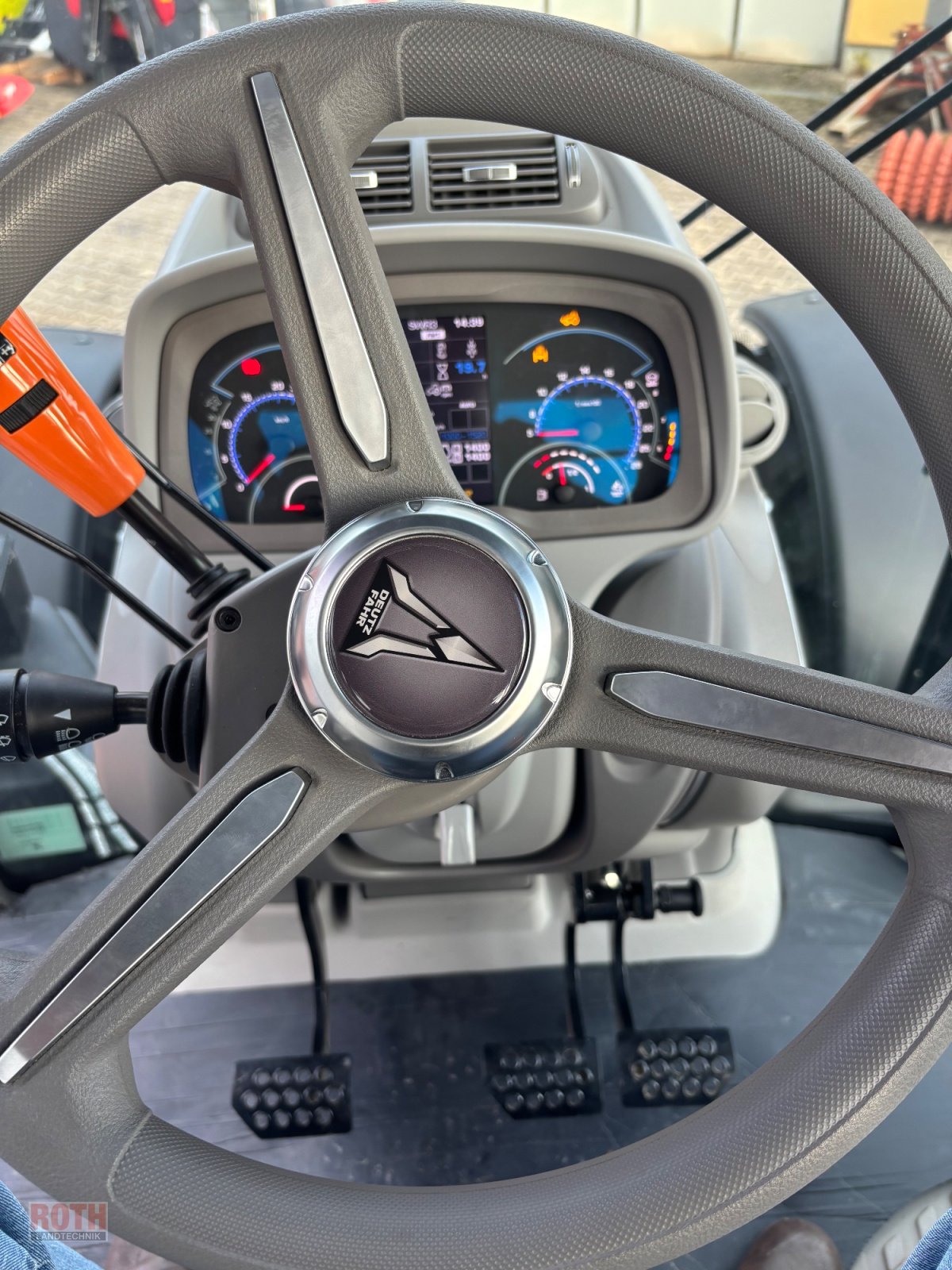 Traktor des Typs Deutz-Fahr Agrotron 6180 TTV Warrior, Neumaschine in Untermünkheim (Bild 6)