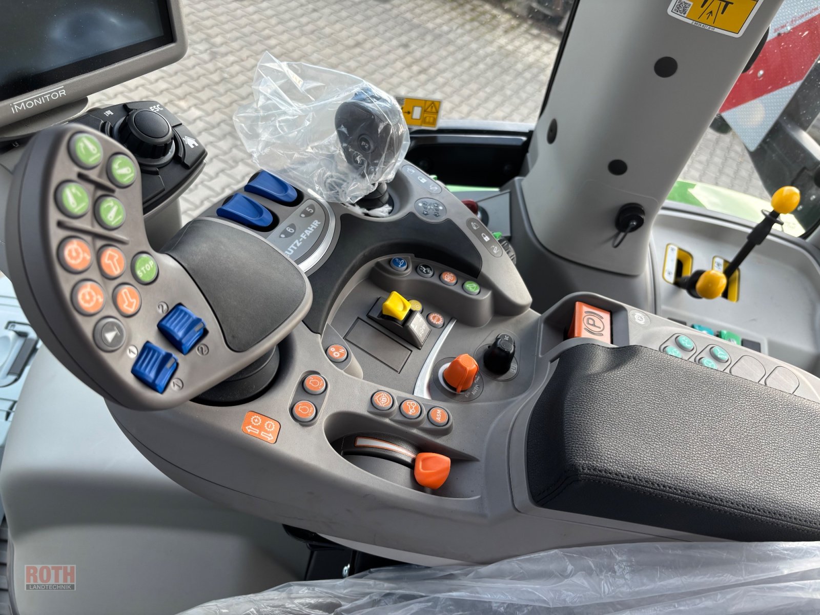 Traktor des Typs Deutz-Fahr Agrotron 6180 TTV Warrior, Neumaschine in Untermünkheim (Bild 7)