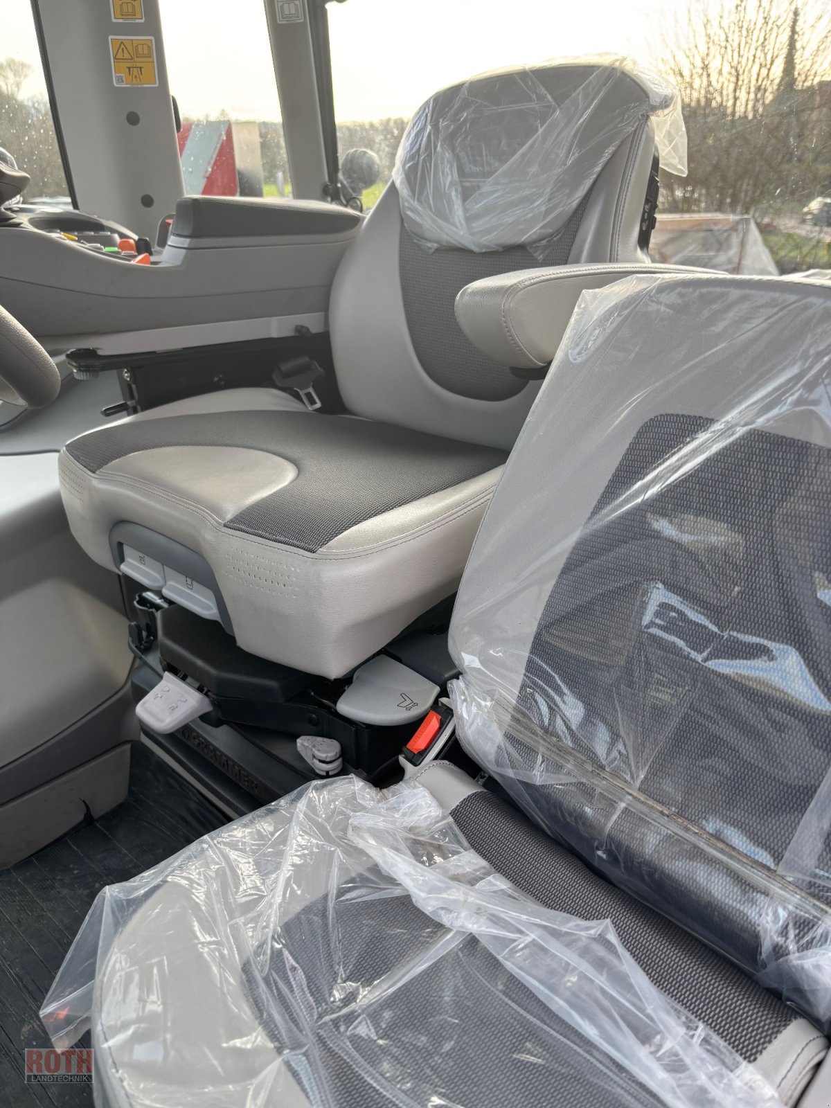 Traktor des Typs Deutz-Fahr Agrotron 6180 TTV Warrior, Neumaschine in Untermünkheim (Bild 8)