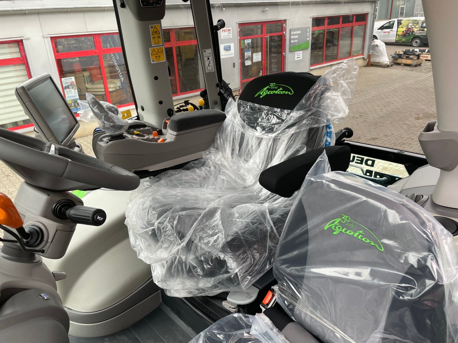 Traktor Türe ait Deutz-Fahr Agrotron 6180 TTV, Neumaschine içinde Dannstadt-Schauernheim (resim 8)