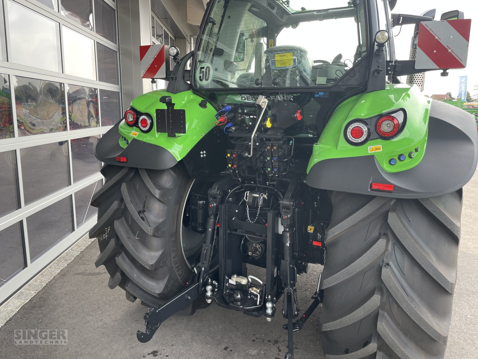 Traktor des Typs Deutz-Fahr Agrotron 6185 TTV Warrior, Neumaschine in Ebenhofen (Bild 3)