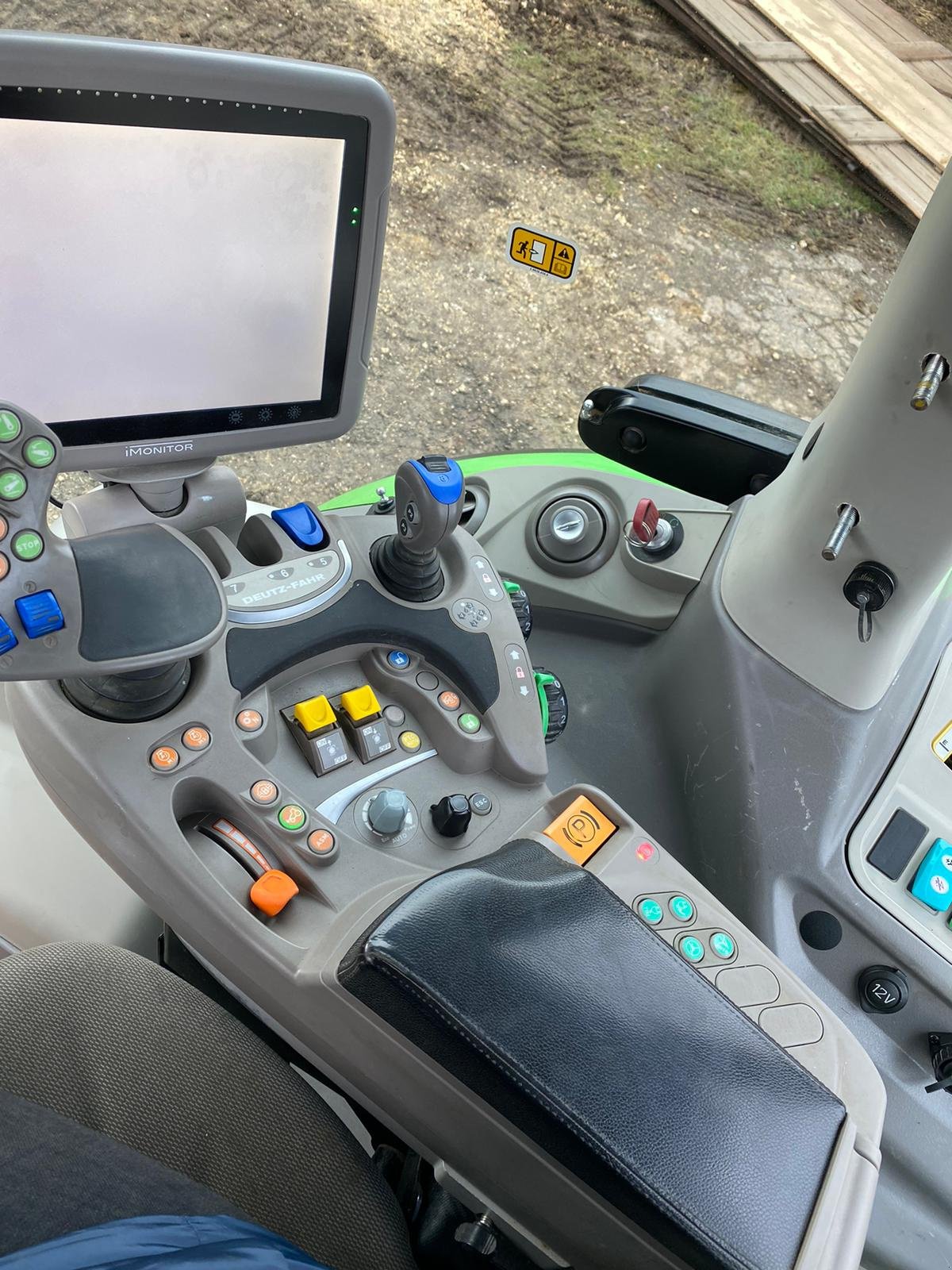 Traktor типа Deutz-Fahr Agrotron 6185 TTV, Gebrauchtmaschine в Burgau (Фотография 13)