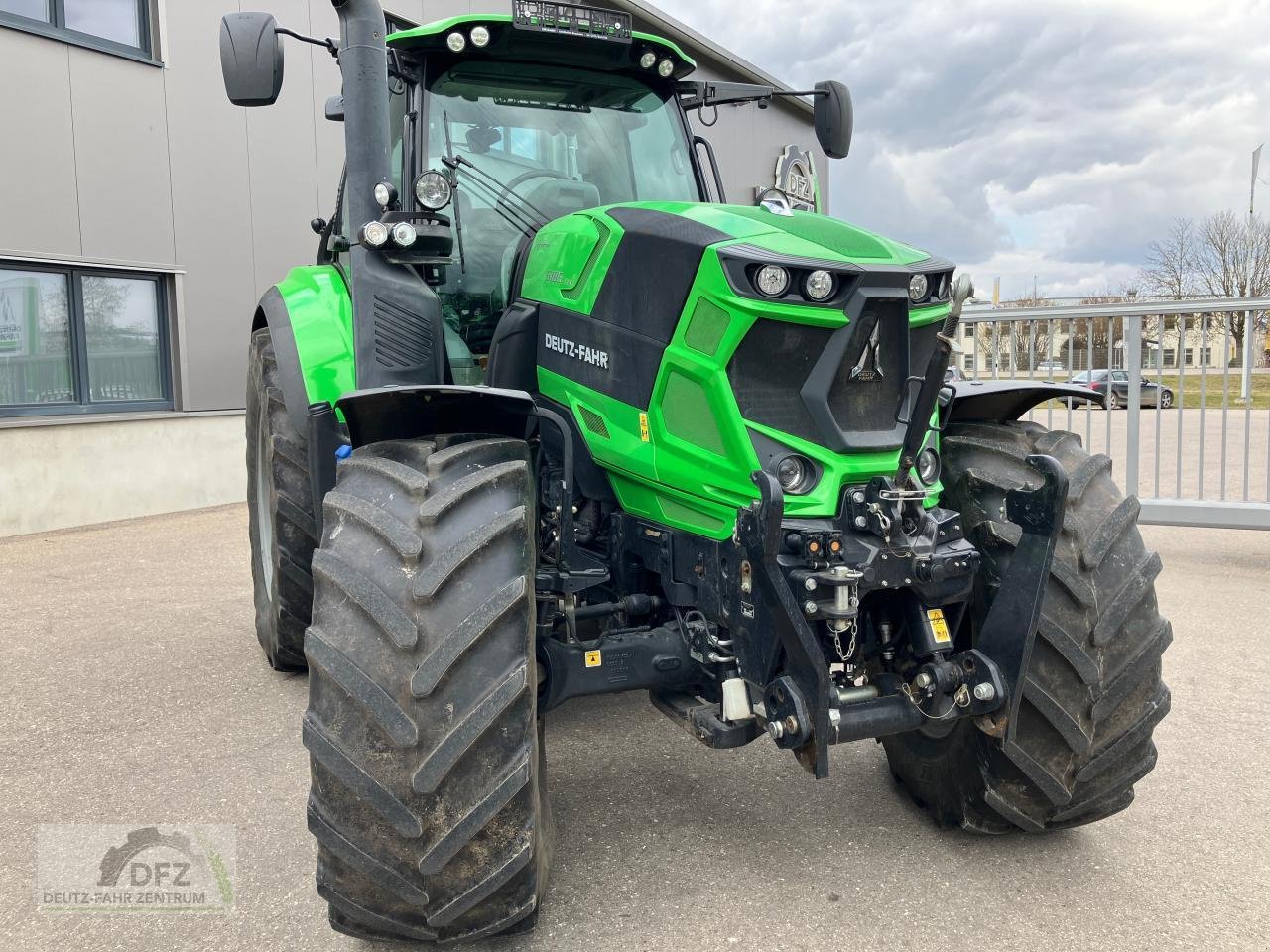 Traktor типа Deutz-Fahr Agrotron 6185 TTV, Gebrauchtmaschine в Lauingen (Фотография 3)