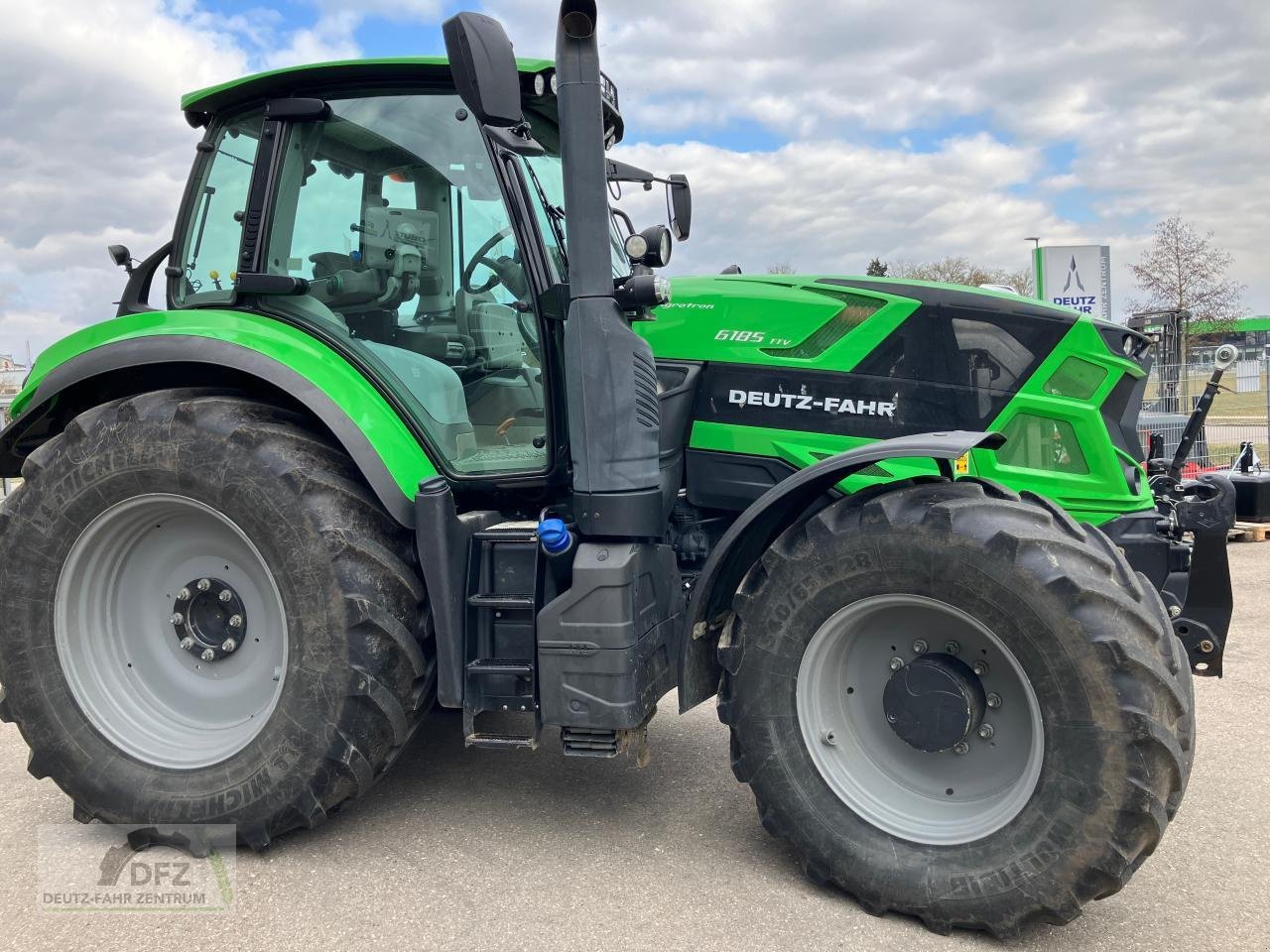 Traktor типа Deutz-Fahr Agrotron 6185 TTV, Gebrauchtmaschine в Lauingen (Фотография 4)