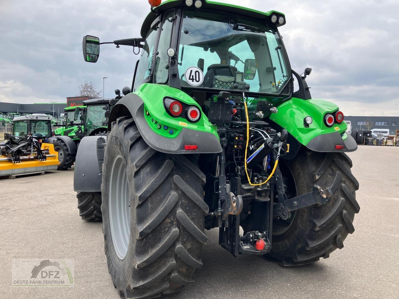 Traktor типа Deutz-Fahr Agrotron 6185 TTV, Gebrauchtmaschine в Lauingen (Фотография 8)