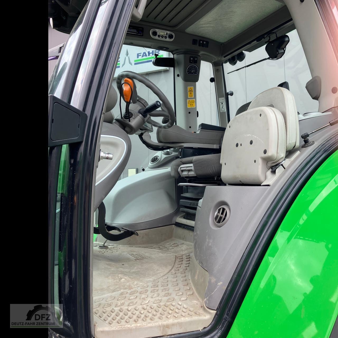 Traktor типа Deutz-Fahr Agrotron 6185 TTV, Gebrauchtmaschine в Lauingen (Фотография 11)
