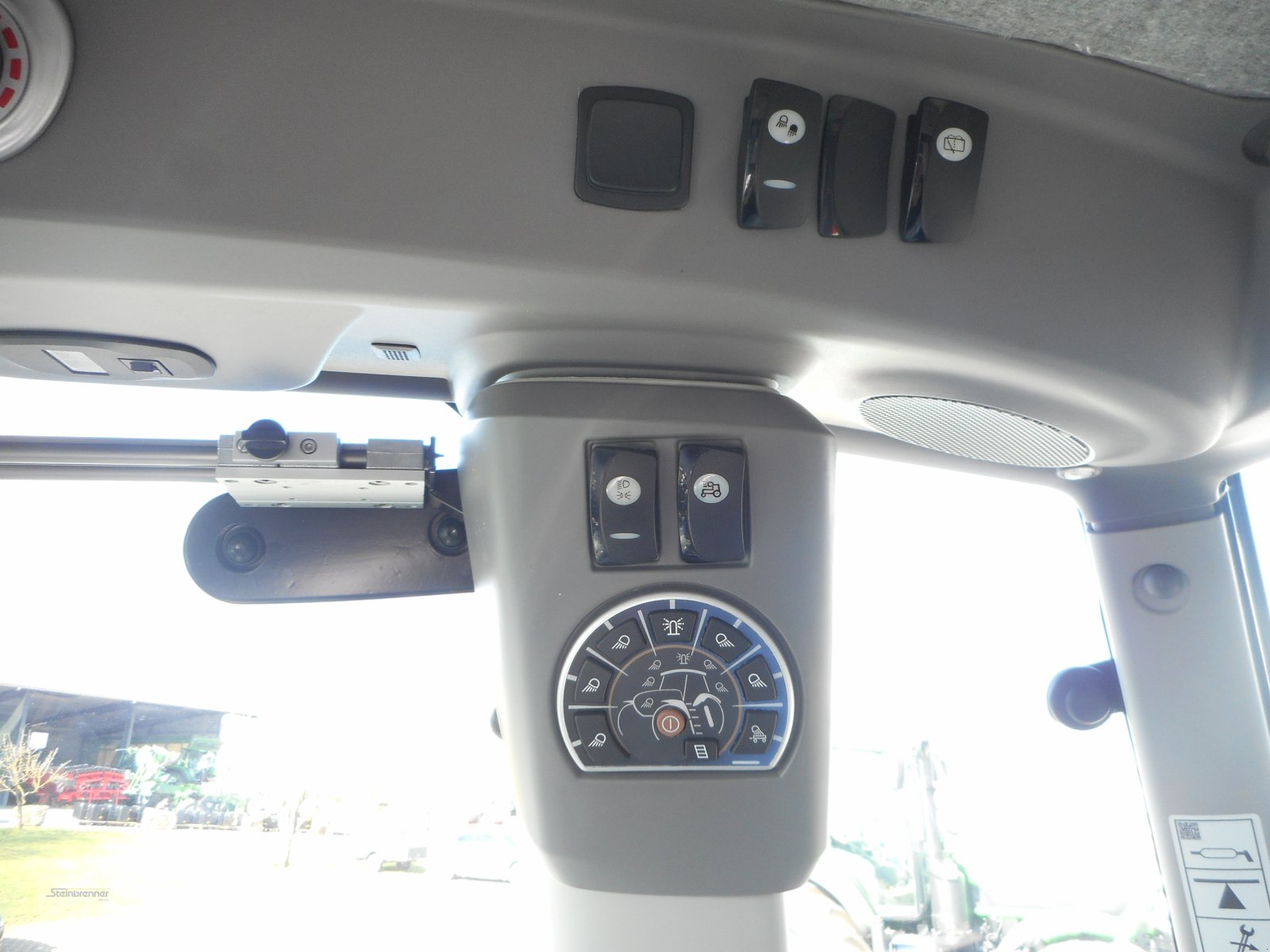 Traktor des Typs Deutz-Fahr Agrotron 6190 TTV Warrior, Neumaschine in Wörnitz (Bild 11)