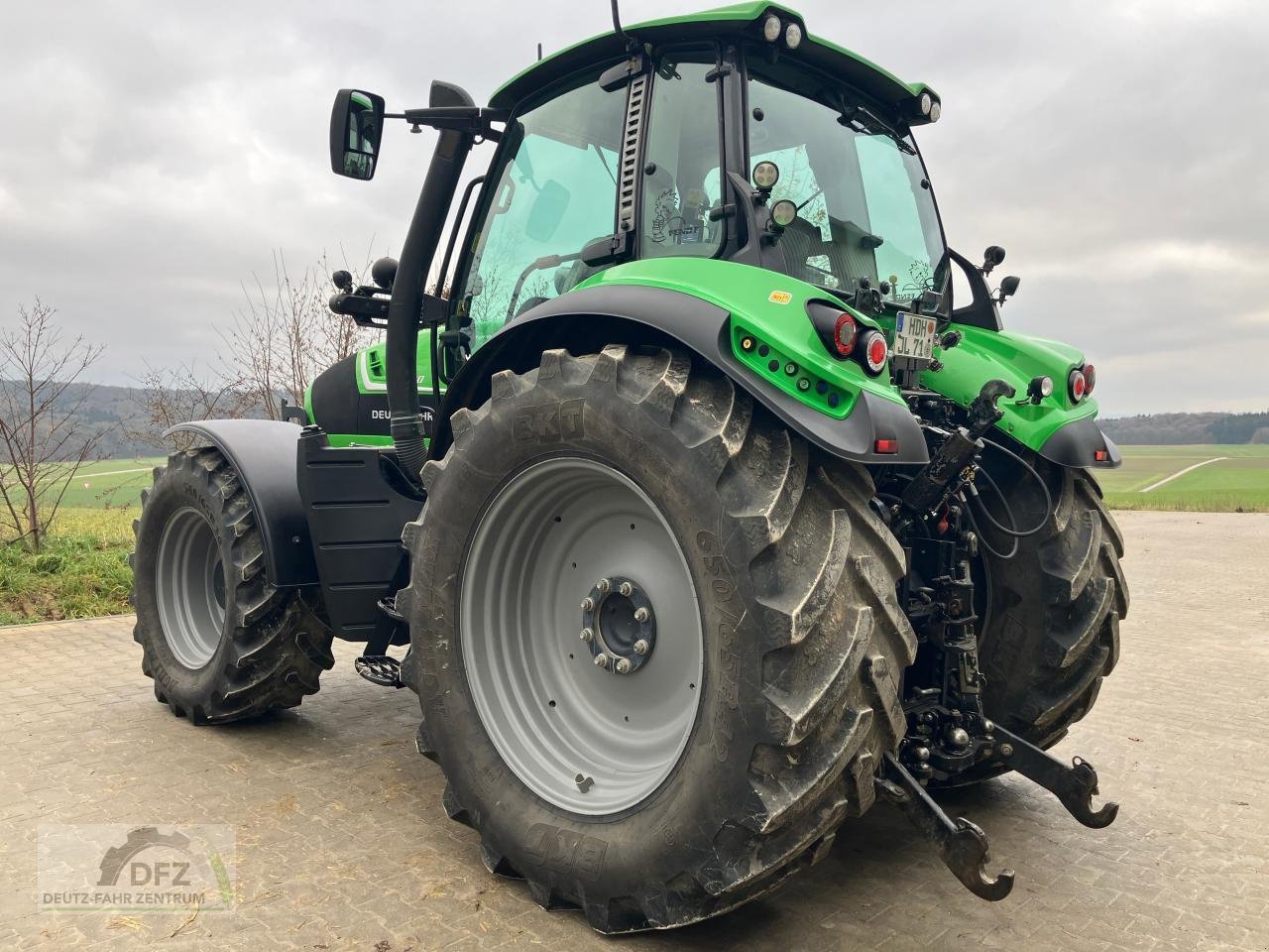 Traktor типа Deutz-Fahr AGROTRON 6190 TTV, Gebrauchtmaschine в Lauingen (Фотография 3)