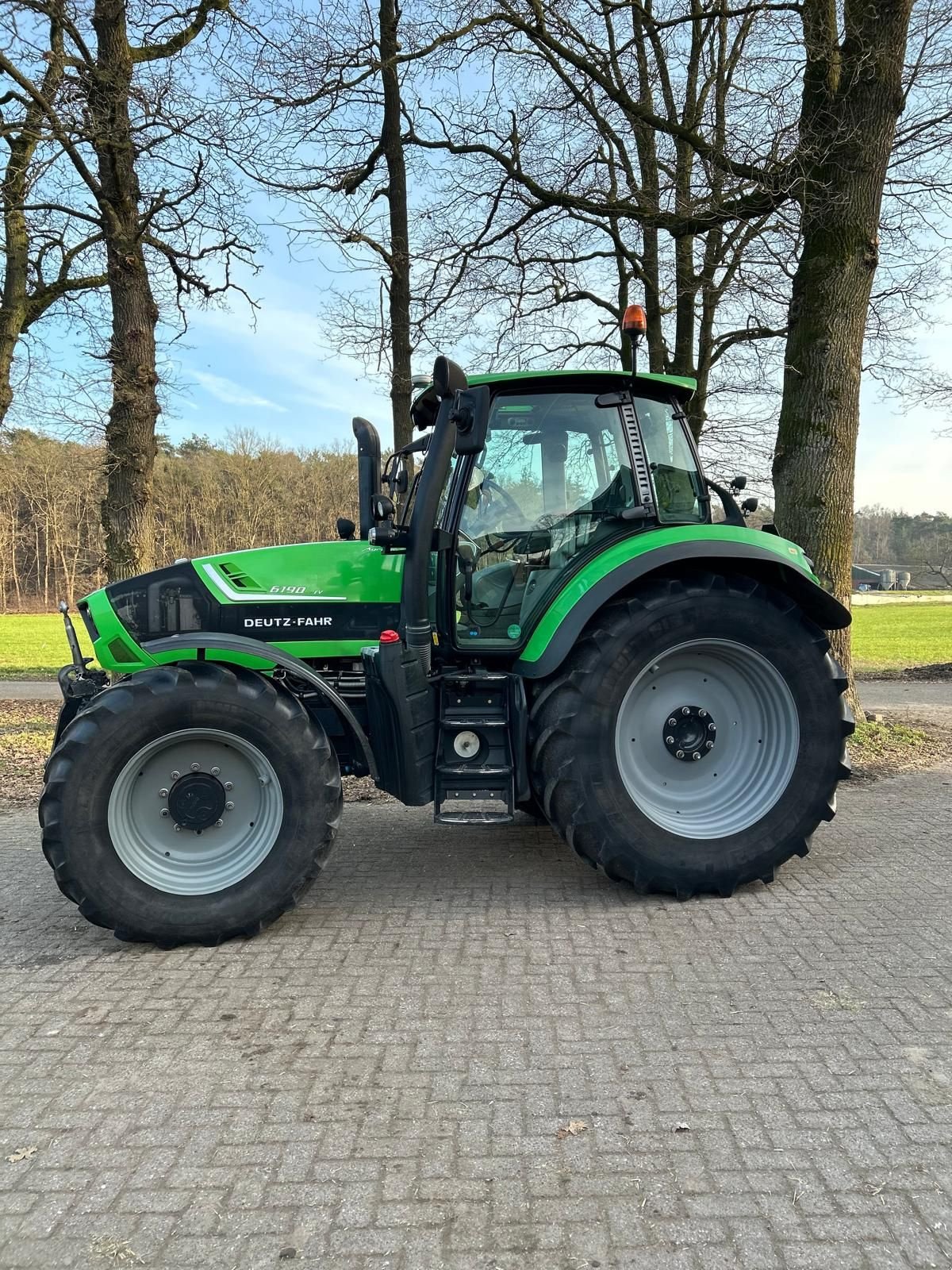 Traktor of the type Deutz-Fahr Agrotron 6190 TTV, Gebrauchtmaschine in Holten (Picture 1)