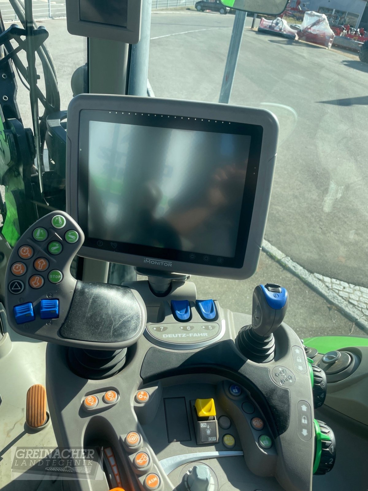 Traktor типа Deutz-Fahr Agrotron 6205 TTV, Gebrauchtmaschine в Pfullendorf (Фотография 11)