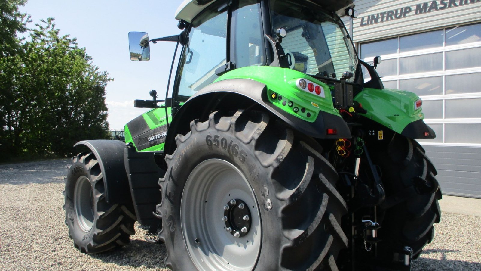 Traktor van het type Deutz-Fahr Agrotron 6205G New and Unused tractor, Gebrauchtmaschine in Lintrup (Foto 11)