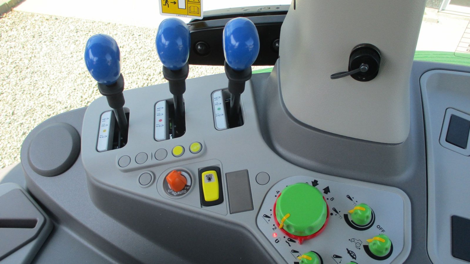 Traktor van het type Deutz-Fahr Agrotron 6205G New and Unused tractor, Gebrauchtmaschine in Lintrup (Foto 18)