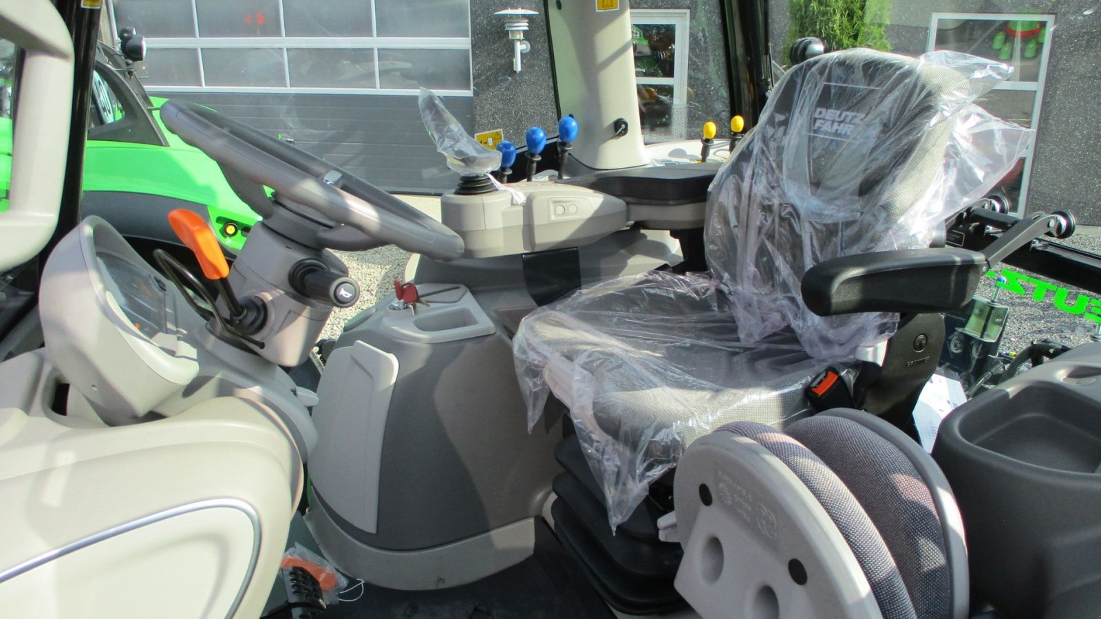 Traktor του τύπου Deutz-Fahr Agrotron 6205G New and Unused tractor, Gebrauchtmaschine σε Lintrup (Φωτογραφία 25)