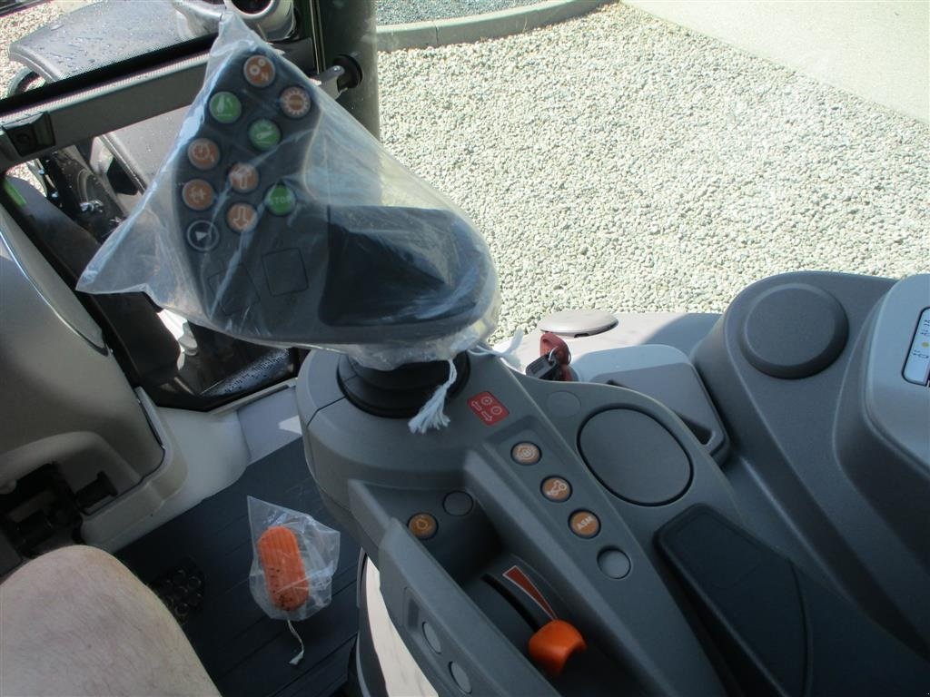 Traktor des Typs Deutz-Fahr Agrotron 6205G New and Unused tractor, Gebrauchtmaschine in Lintrup (Bild 14)