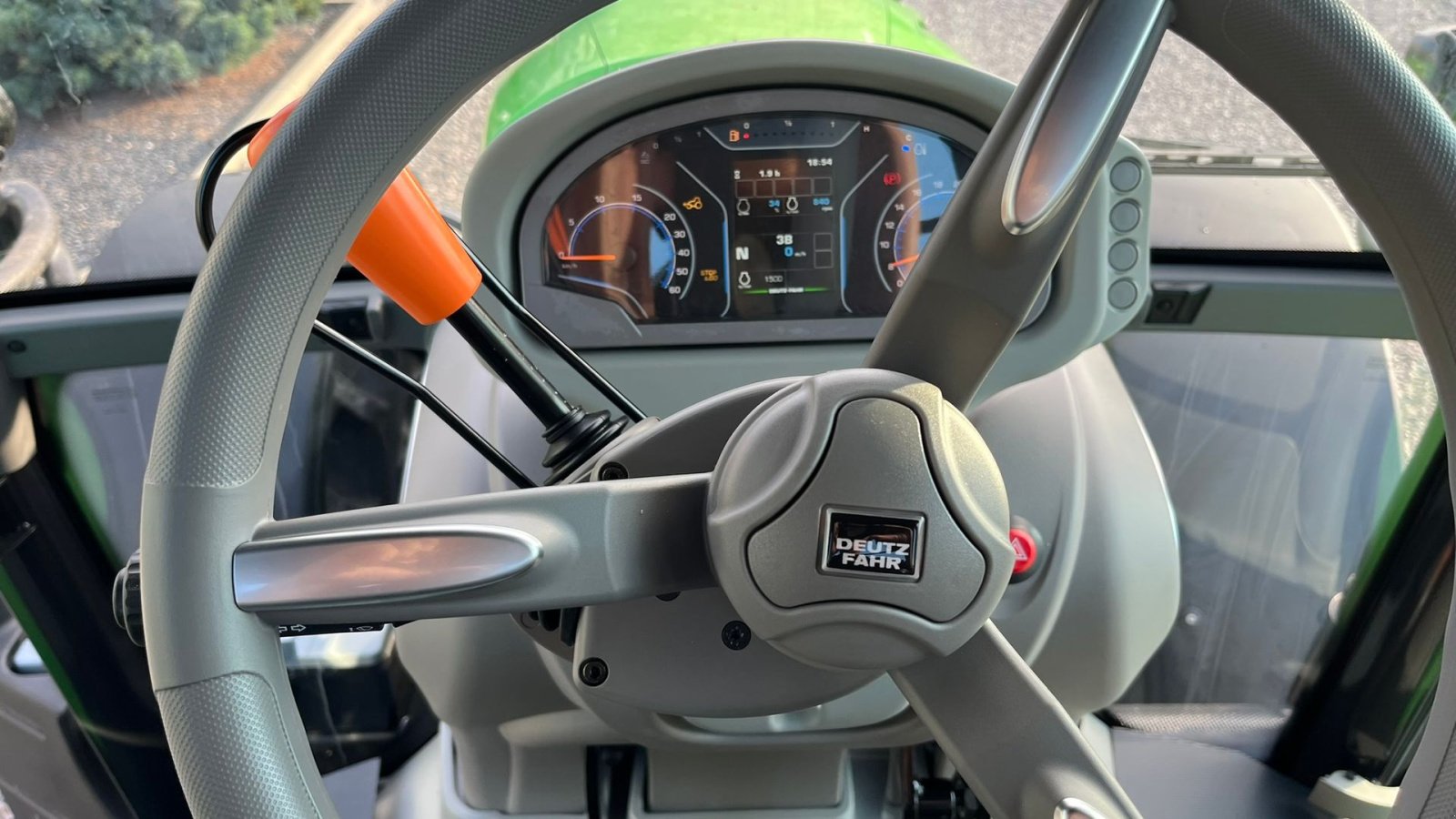 Traktor типа Deutz-Fahr Agrotron 6205G New and Unused tractor, Gebrauchtmaschine в Lintrup (Фотография 5)