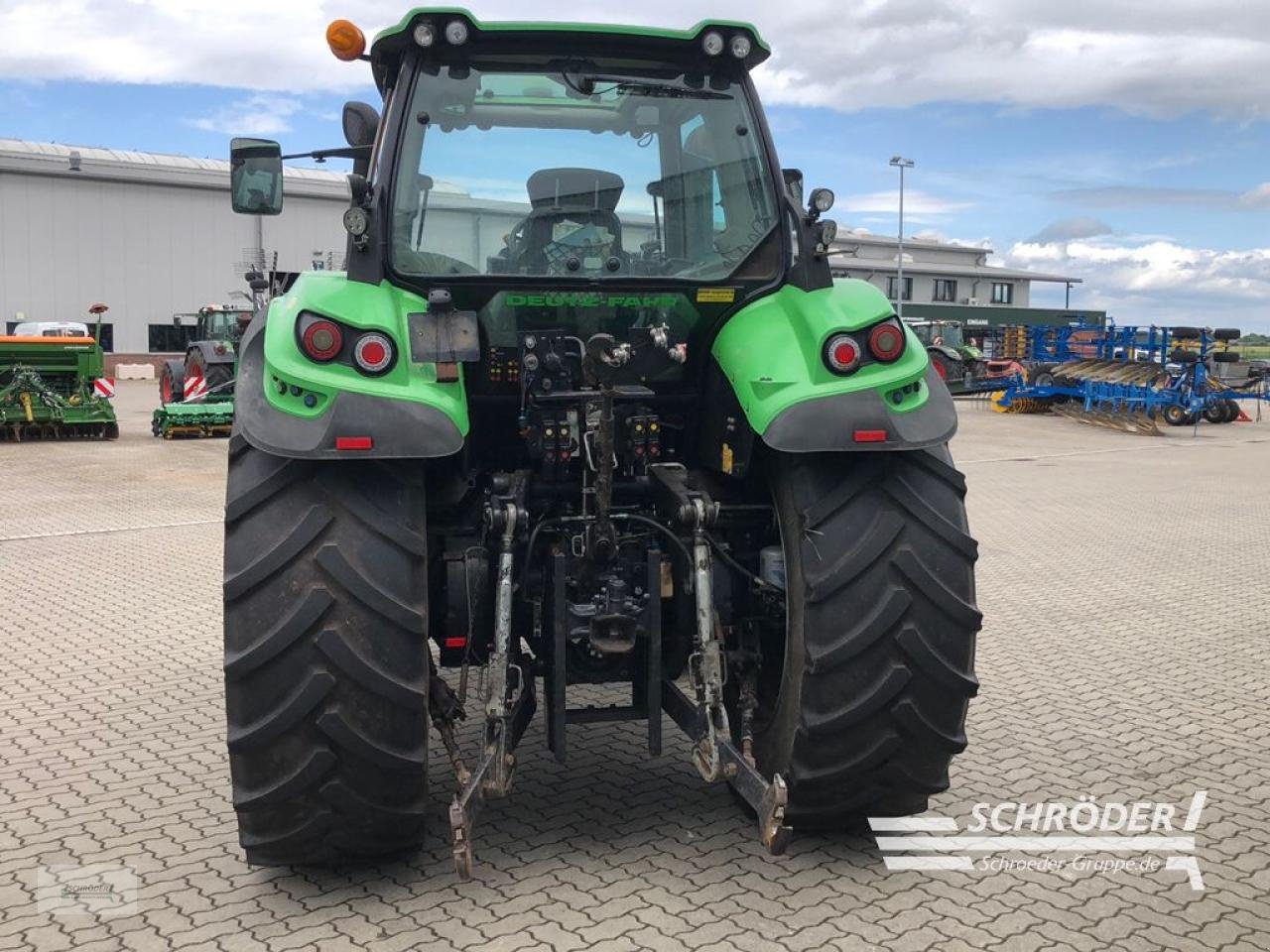 Traktor типа Deutz-Fahr AGROTRON 6210 C SHIFT, Gebrauchtmaschine в Wildeshausen (Фотография 4)