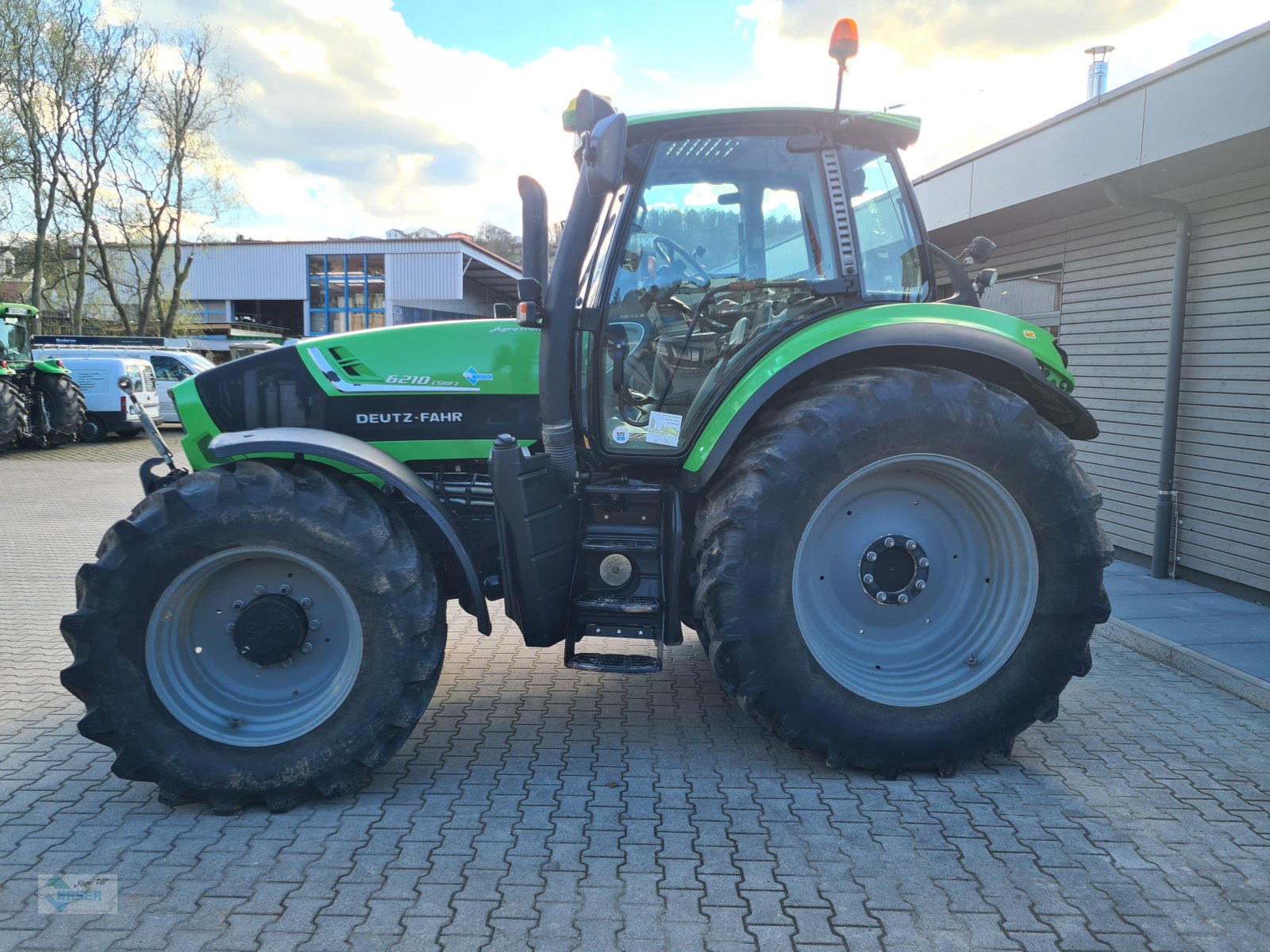 Traktor типа Deutz-Fahr Agrotron 6210 C-Shift, Gebrauchtmaschine в Creglingen (Фотография 4)