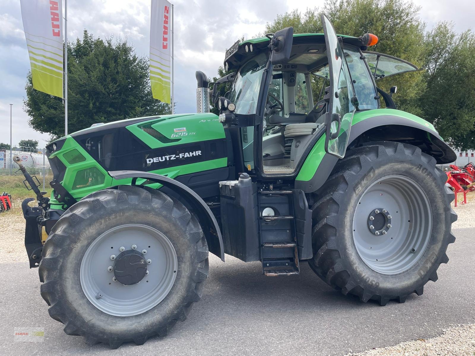 Traktor des Typs Deutz-Fahr Agrotron 6215 PREISREDUZIERT, Gebrauchtmaschine in Langenau (Bild 3)