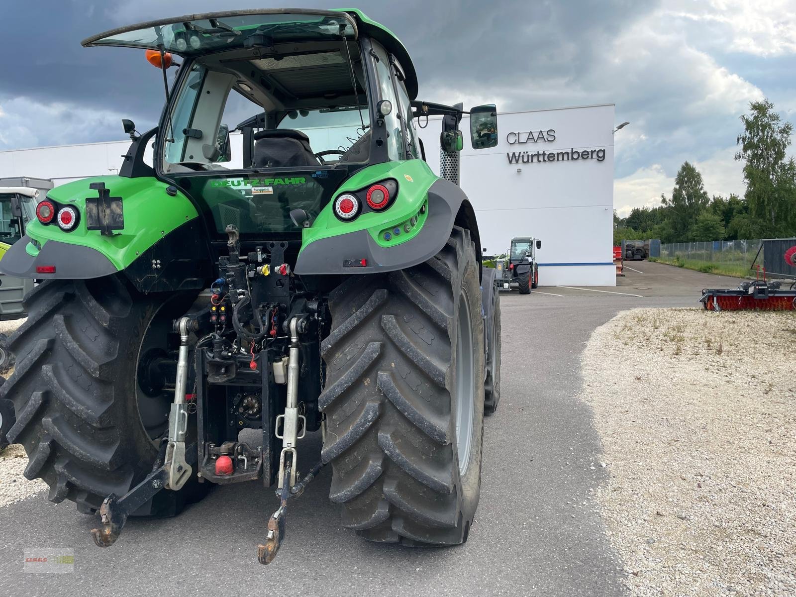 Traktor des Typs Deutz-Fahr Agrotron 6215 PREISREDUZIERT, Gebrauchtmaschine in Langenau (Bild 4)