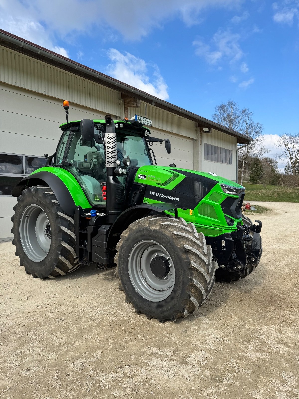 Traktor typu Deutz-Fahr Agrotron 6215 TTV Warrior, Gebrauchtmaschine w Neresheim (Zdjęcie 1)