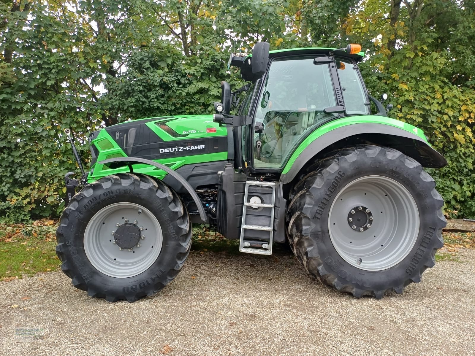 Traktor типа Deutz-Fahr Agrotron 6215 TTV, Gebrauchtmaschine в Pocking (Фотография 5)