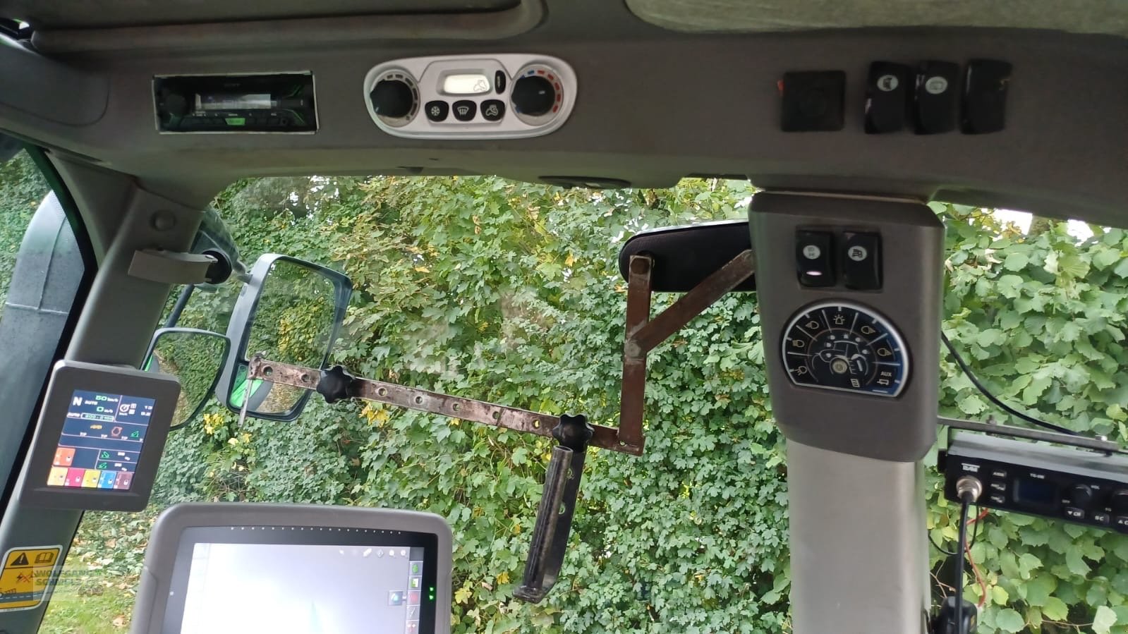 Traktor типа Deutz-Fahr Agrotron 6215 TTV, Gebrauchtmaschine в Pocking (Фотография 8)