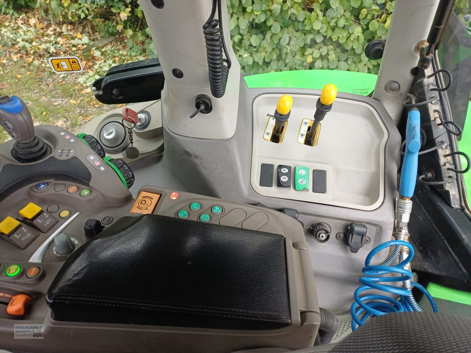 Traktor типа Deutz-Fahr Agrotron 6215 TTV, Gebrauchtmaschine в Pocking (Фотография 17)