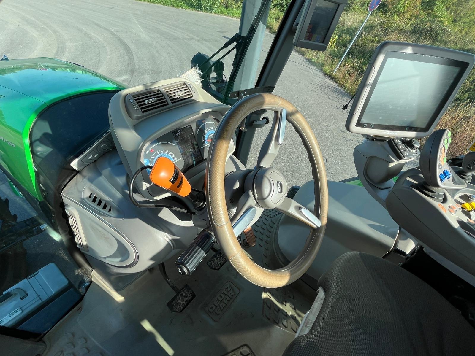 Traktor типа Deutz-Fahr Agrotron 6215 TTV, Gebrauchtmaschine в Dannstadt-Schauernheim (Фотография 2)