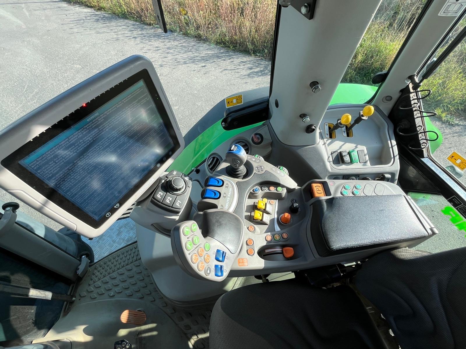 Traktor типа Deutz-Fahr Agrotron 6215 TTV, Gebrauchtmaschine в Dannstadt-Schauernheim (Фотография 5)